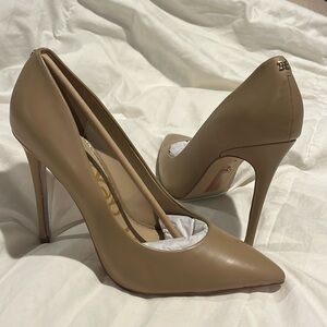 Soft Beige pumps